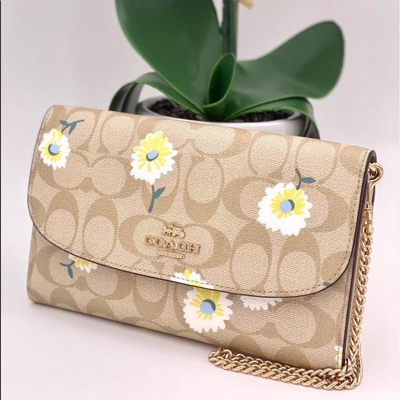 Coach Handbags - Coach Crossbody Clutch Wallet Wristlet in Daisy